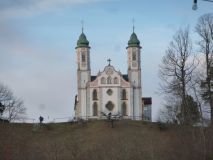 Kirche über Bad Tölz