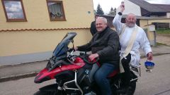 Saisoneröffnung mit Motorradweihe in Bettbrunn