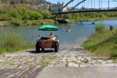 Schwimmautos auf dem Main-Donau-Kanal